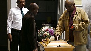 Afrique du Sud : funérailles de 21 adolescents morts dans une taverne