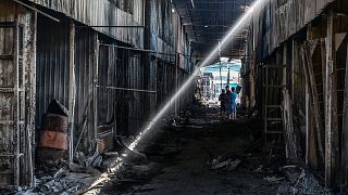 آثار الحريق في سوق مركزي في مدينة سلوفيانسك الأوكرانية، 6 يوليو 2022