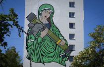 "Святая Джавелина", мурал на стене жилого дома в Киеве