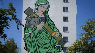 "Святая Джавелина", мурал на стене жилого дома в Киеве