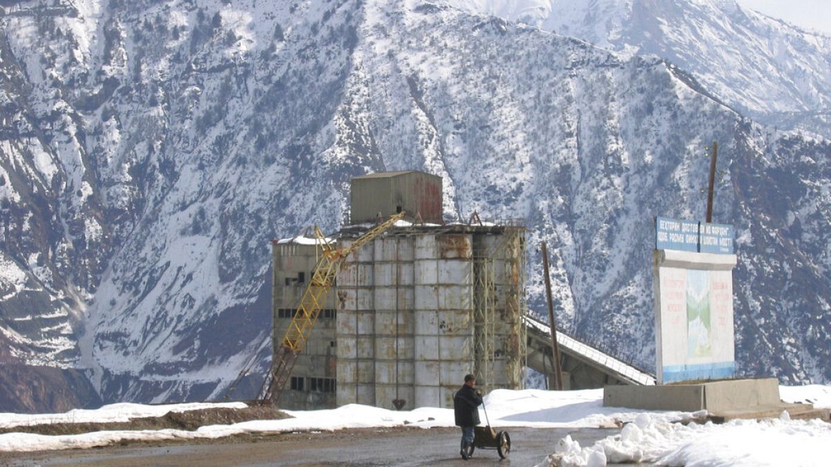 Rogun barajının inşa edildiği, Tacikistan'ın başkenti Duşanbe'nin 120 kilometre doğusundaki Rogun kasabası