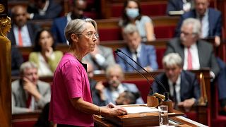 La primera ministra francesa, Elisabeth Borne, pronuncia un discurso en la Asamblea Nacional, en París, Francia, el 6 de julio de 2022.