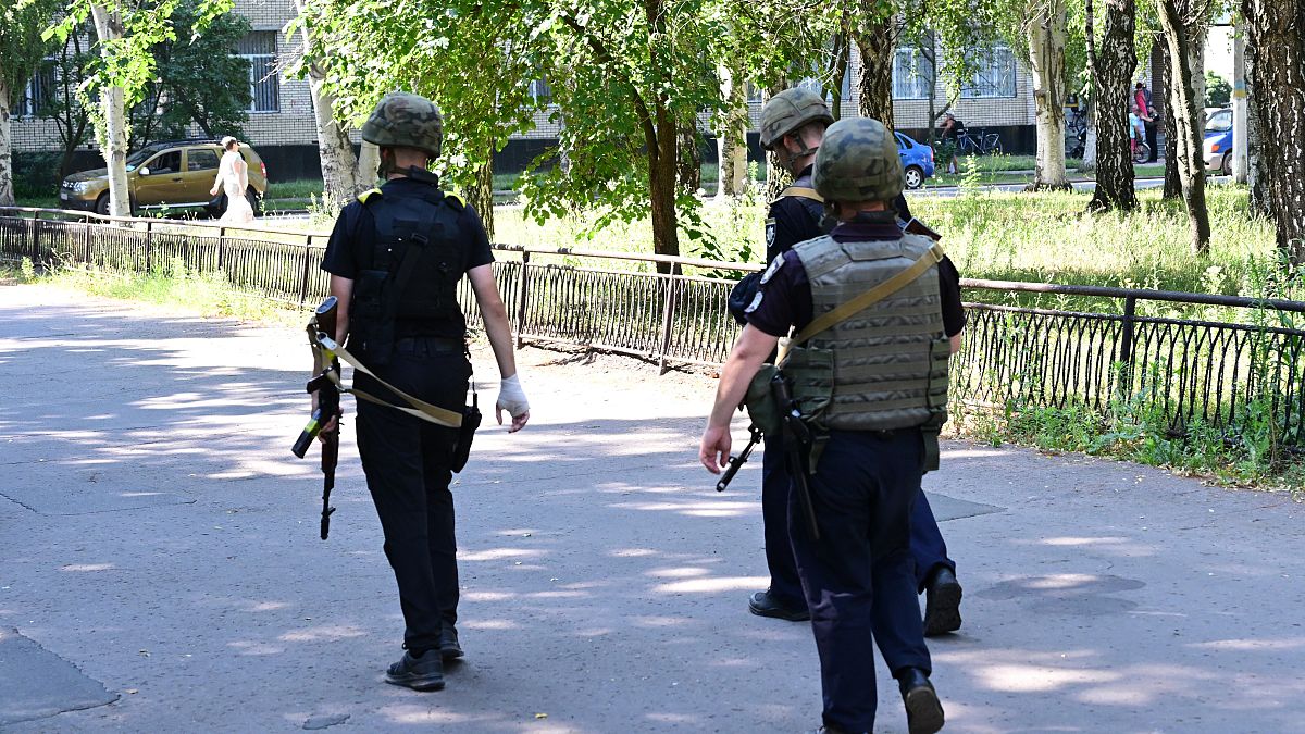 Украинская полиция патрулирует Славянск, 6 июля 2022 года