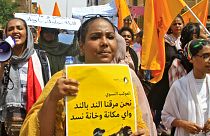 سودانيات يتظاهرن ضد السلطة العسكرية في الخرطوم