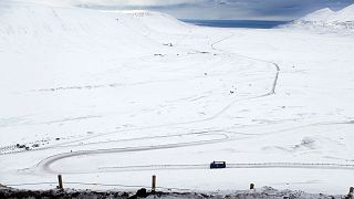 تصویری از جاده برفی در مجمع الجزایر سوالبارد نروژ مربوط به سال ۲۰۱۲