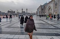 نساء محجبات في مدينة مشهد الإيرانية