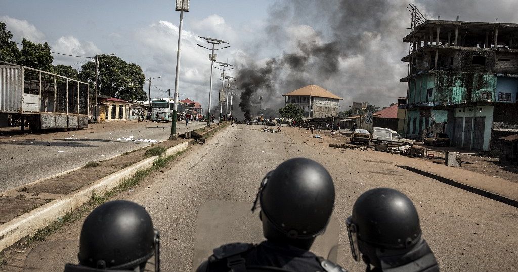 Guinea: 17 police injured after violent protests - Vimarsana News