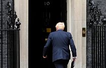Boris Johnson visszatér a miniszterelnöki rezidenciára a lemondásáról szóló beszéde után