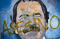 La palabra "asesino" cubre un mural del presidente de Nicaragua Daniel Ortega, el 26 de mayo de 2018