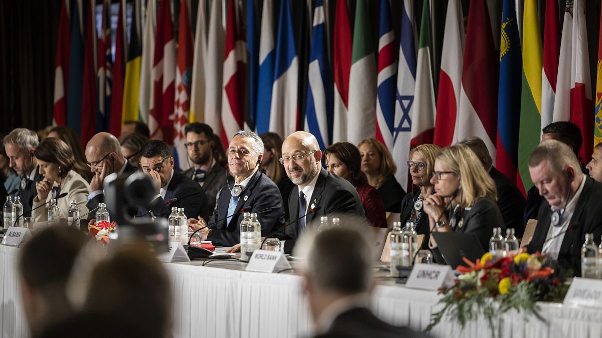 Der schweizerische Präsident Ignazio Cassis und der ukranische Ministerpräsident Denys Shjmyhal auf der Konferenz von Lugano