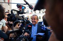 Экс-глава УЕФА Мишель Платини у здания Федерального суда Швейцарии после вынесения оправдательного приговора, 8 июля 2022 г. 