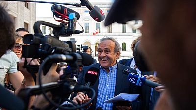Экс-глава УЕФА Мишель Платини у здания Федерального суда Швейцарии после вынесения оправдательного приговора, 8 июля 2022 г. 