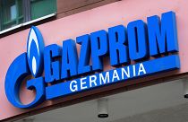 El logotipo de "Gazprom Germania" aparece en la sede de la empresa en Berlín, Alemania, el 6 de abril de 2022.