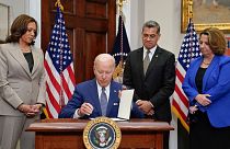 جو بایدن، رئیس جمهور آمریکا فرمان دسترسی به سقط جنین را امضا کرد