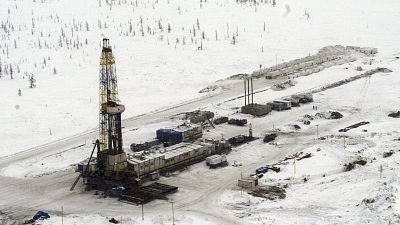Нефтедобывающая вышка "Роснефти" в Сибири