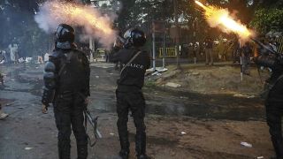 Sicherheitskräfte gehen gegen Demonstrierende vor