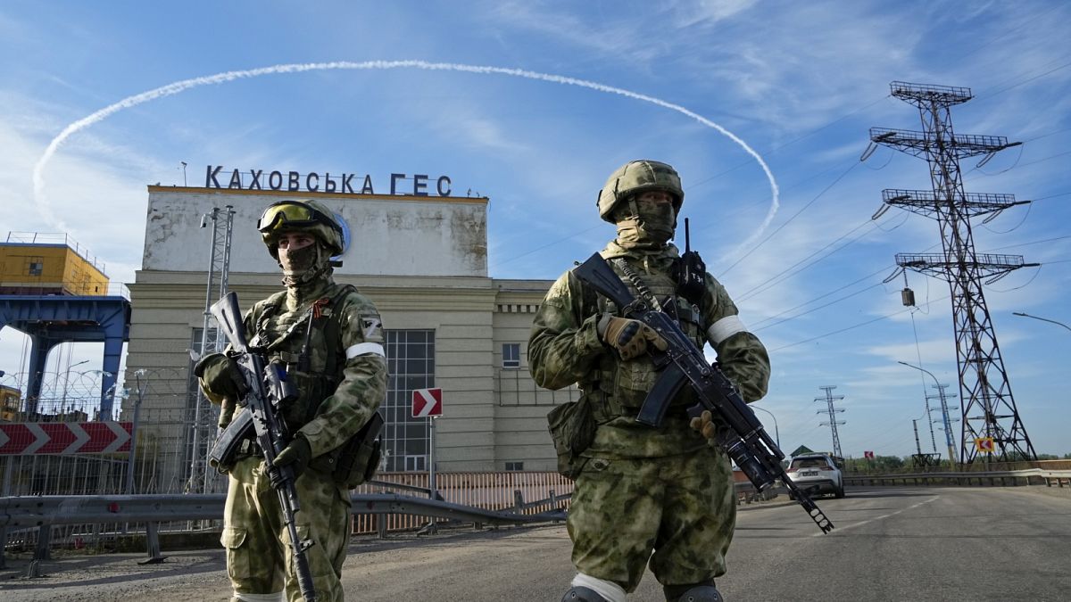 Украинские военные охраняют Каховскую ГЭС
