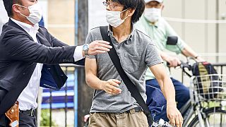 لحظه خلع سلاح «تتسویا یاماگامی» ۴۱ ساله، مظنون به قتل شینزو آبه، نخست وزیر سابق ژاپن