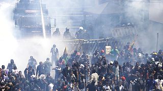 Trotz Absperrungen, Tränengas und Wasserwerfern: Die Demonstrierenden lassen sich nicht abschrecken.