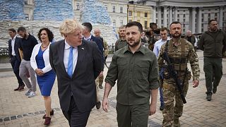 Johnson június közepén KIjevben, Zelenszkij ukrán elnökkel