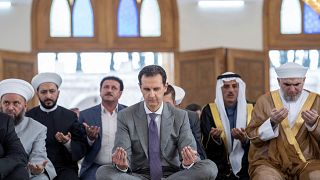 الرئيس السوري بشار الأسد يؤدي صلاة عيد الأضحى في حلب