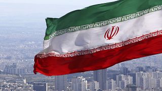 Irán lobogója Teherán felett