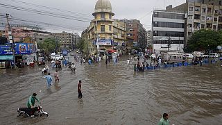 Πλημμυρισμένοι δρόμοι στο Καράτσι