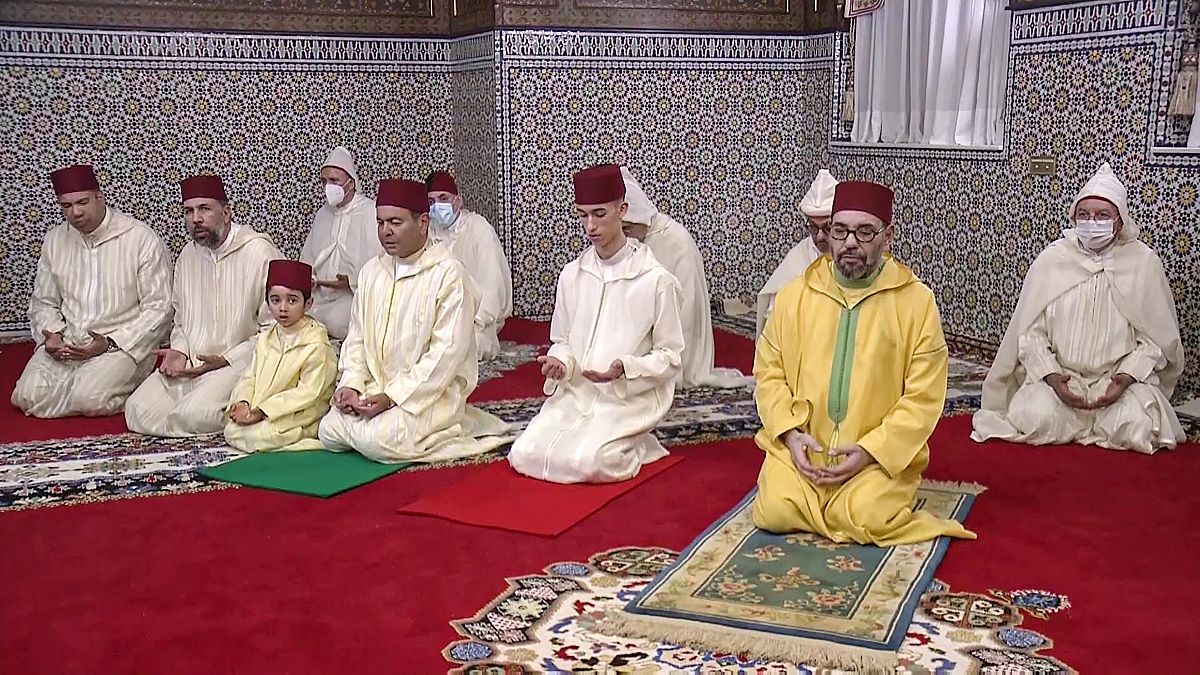 العاهل المغربي يؤدّي صلاة عيد الأضحى