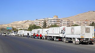 Конвой с гуманитарной помощью ООН в ожидании отправки в пригороды Дамаска.
