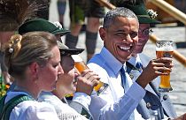 Barack Obama egykori amerikai elnök bár szerette volna, a müncheni Oktoberfestre nem jutott el hivatali ideje alatt, de a Kruen falujában rendezett, G7-es sörözésre azért igen