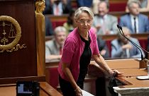La primera ministra francesa, Elisabeth Borne, llega para pronunciar un discurso en la Asamblea Nacional