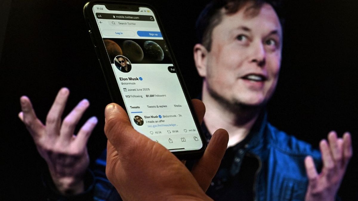 Musk Twitter'la sosyal medyada dalga geçti