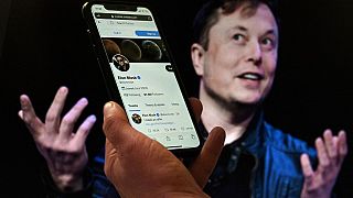 Musk Twitter'la sosyal medyada dalga geçti