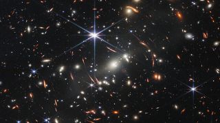 Il primo scatto inviato dal telescopio James Webb: l'immagine ritrae galassie antiche quasi quanto il Big Bang