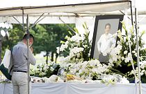 Японцы чтут память Синдзо Абэ в храме Дзодзёдзи, 11 июля 2022 г.
