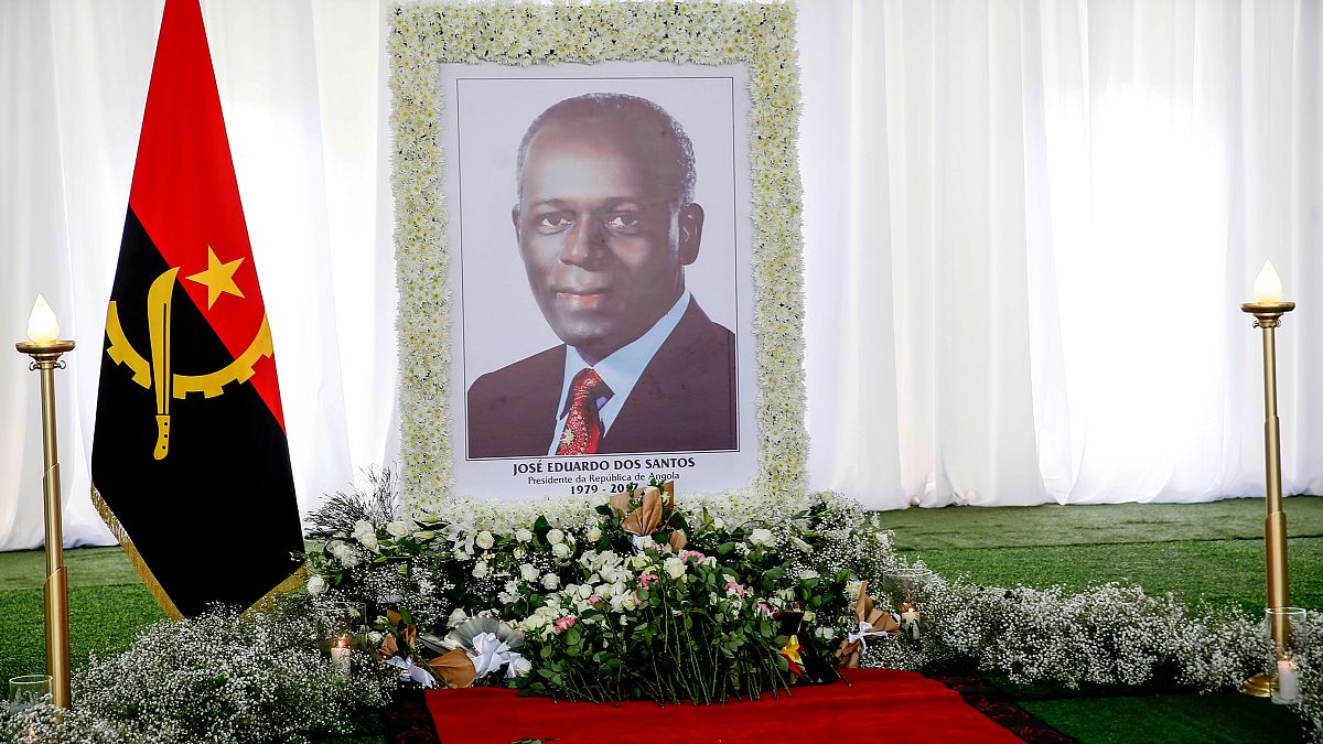 Ex-presidente de Angola, José Eduardo dos Santos, é homenageado em semana de luto