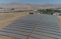 محطة توليد الكهرباء بالطاقة الشمسية في دهوك ليست الوحيدة من نوعها في العراق، لكن ما يميزها عن غيرها حالياً هي أنه قد تم توصيلها بشبكة الكهرباء الوطنية.