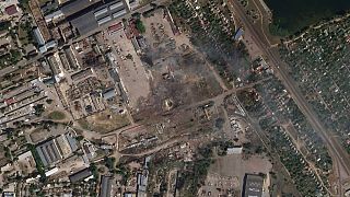 Műholdfelvétel az ukránok által lerombolt Nova Kakhovka-i lőszerraktárról