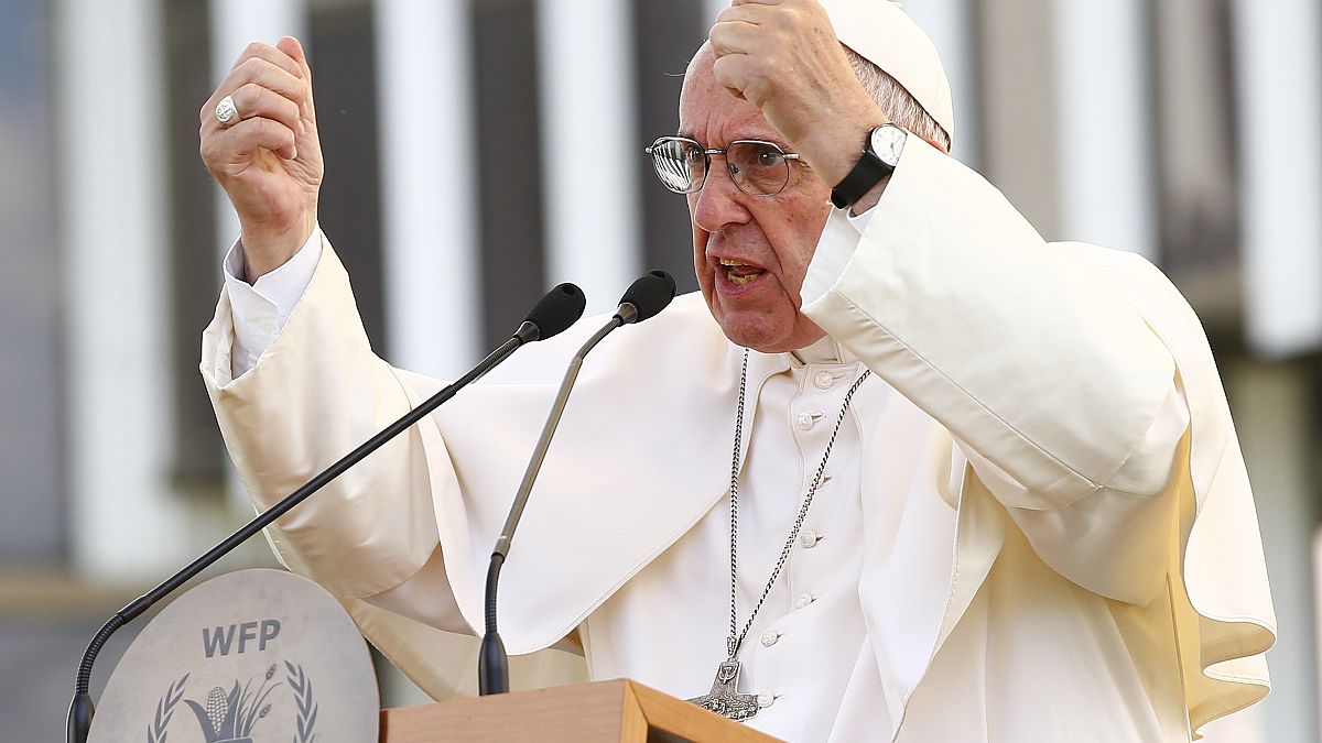 Çevrenin korunması ve iklim değişikliğ konularında duyarlı olan Papa Francis gençlerden daha az et ymelerini istedi