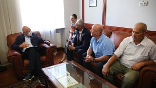 Ο υπουργός Εξωτερικών Νίκος Δένδιας συνομιλεί με εκπροσώπους ομογενειακών οργανώσεων ενώ επισκέπτεται το Γενικό Προξενείο της Ελλάδας στην Οδησσό της Ουκρανίας