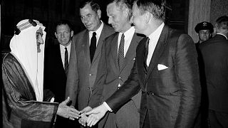 الملك فيصل ومسؤولين أمريكيين في نيويورك عام 1966