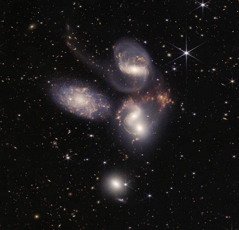 James Webb Uzay Teleskonu tarafından çekilen Stephan Beşlisi'ne ait fotoğraf galaksilerle ilgili daha önce bilinmeyen ayrıntıları ortaya çıkardı