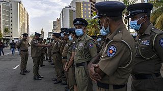 Polizei vor dem Präsidentenpalast in Colombo in Sri Lanka