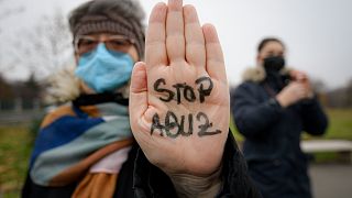 محتجة في رومانيا ضدّ الاستغلال الجنسي للأطفال (أرشيف)