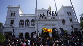 Sri Lanka'da protestocular başbakanın ofisini bastı