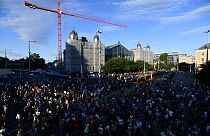 آلاف المتظاهرين الشوارع الرئيسة في وسط العاصمة المجرية، بودابست، احتجاجاً على تشريع ضريبي.، 13 يوليو 2022