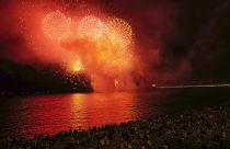 Feu d'artifice au-dessus de la "Baie des anges" à  Nice, sur la côte d'Azur à l'occasion de la Fête nationale - le 13 juillet 2022