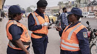 DRC: Drivers in Kinshasa reward honest police officers