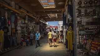 متاجر في سوق شعبي في العاصمة الرباط، المغرب، الجمعة 26 يونيو 2020