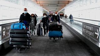 مسافران در فرودگاه تورونتو